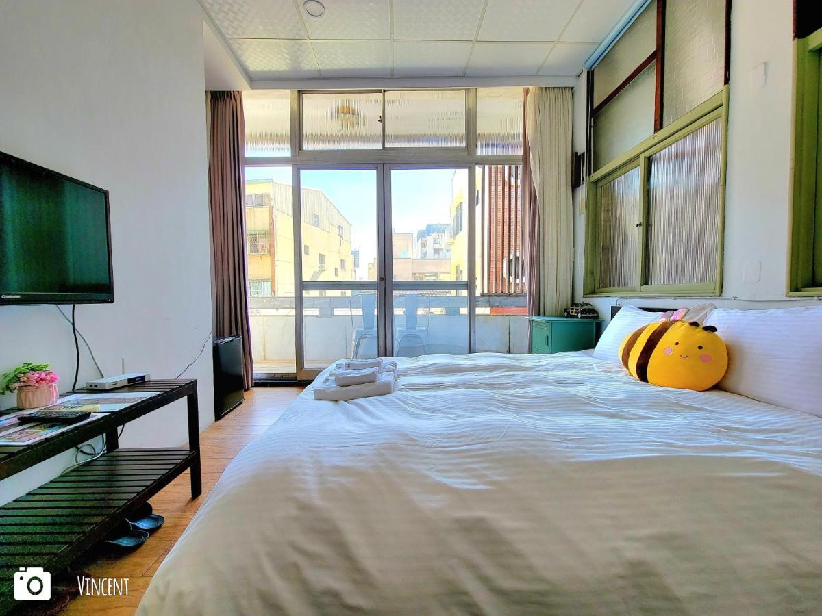 Honey House Tainan Bed & Breakfast ภายนอก รูปภาพ