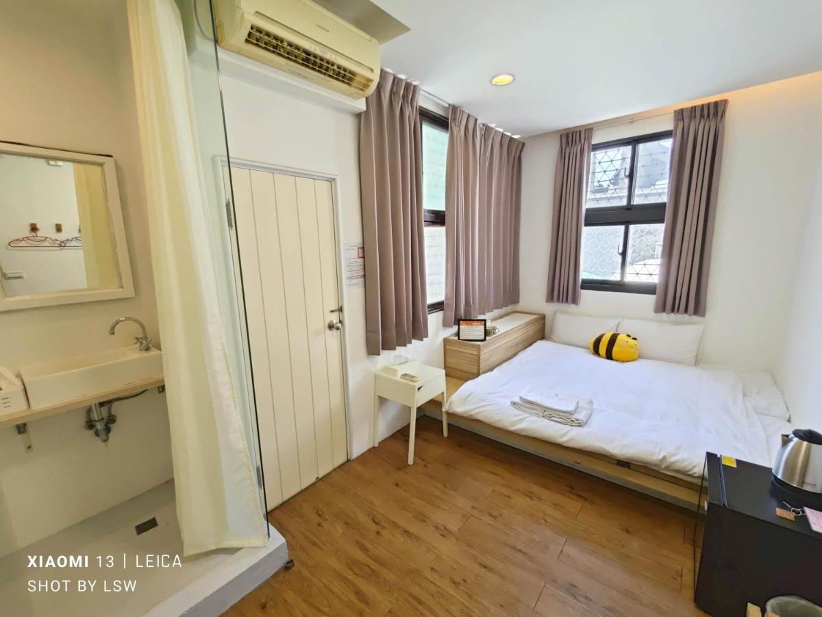 Honey House Tainan Bed & Breakfast ภายนอก รูปภาพ