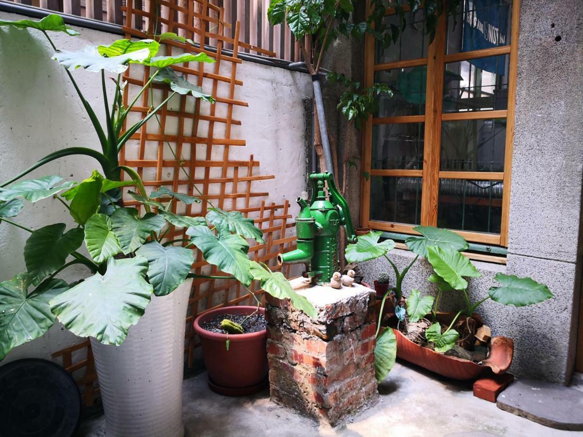 Honey House Tainan Bed & Breakfast ภายนอก รูปภาพ