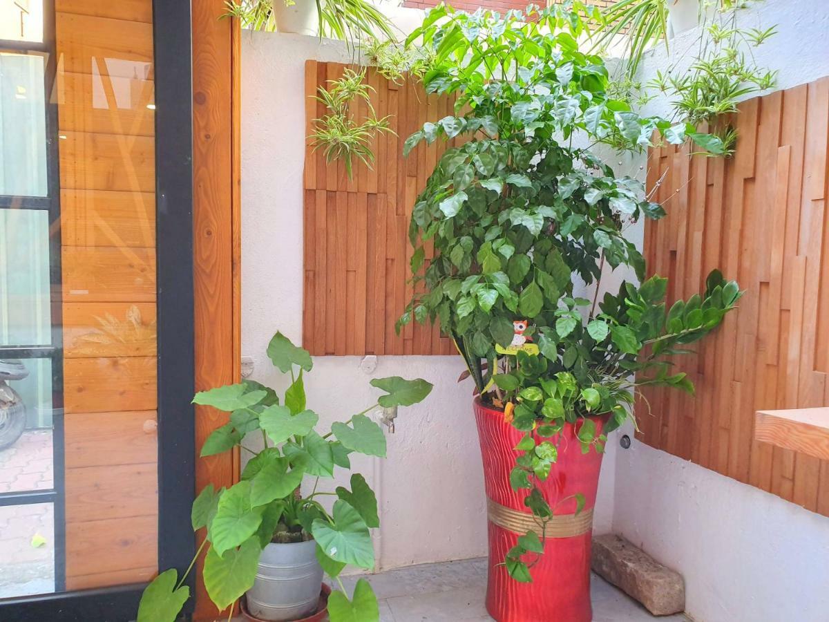 Honey House Tainan Bed & Breakfast ภายนอก รูปภาพ