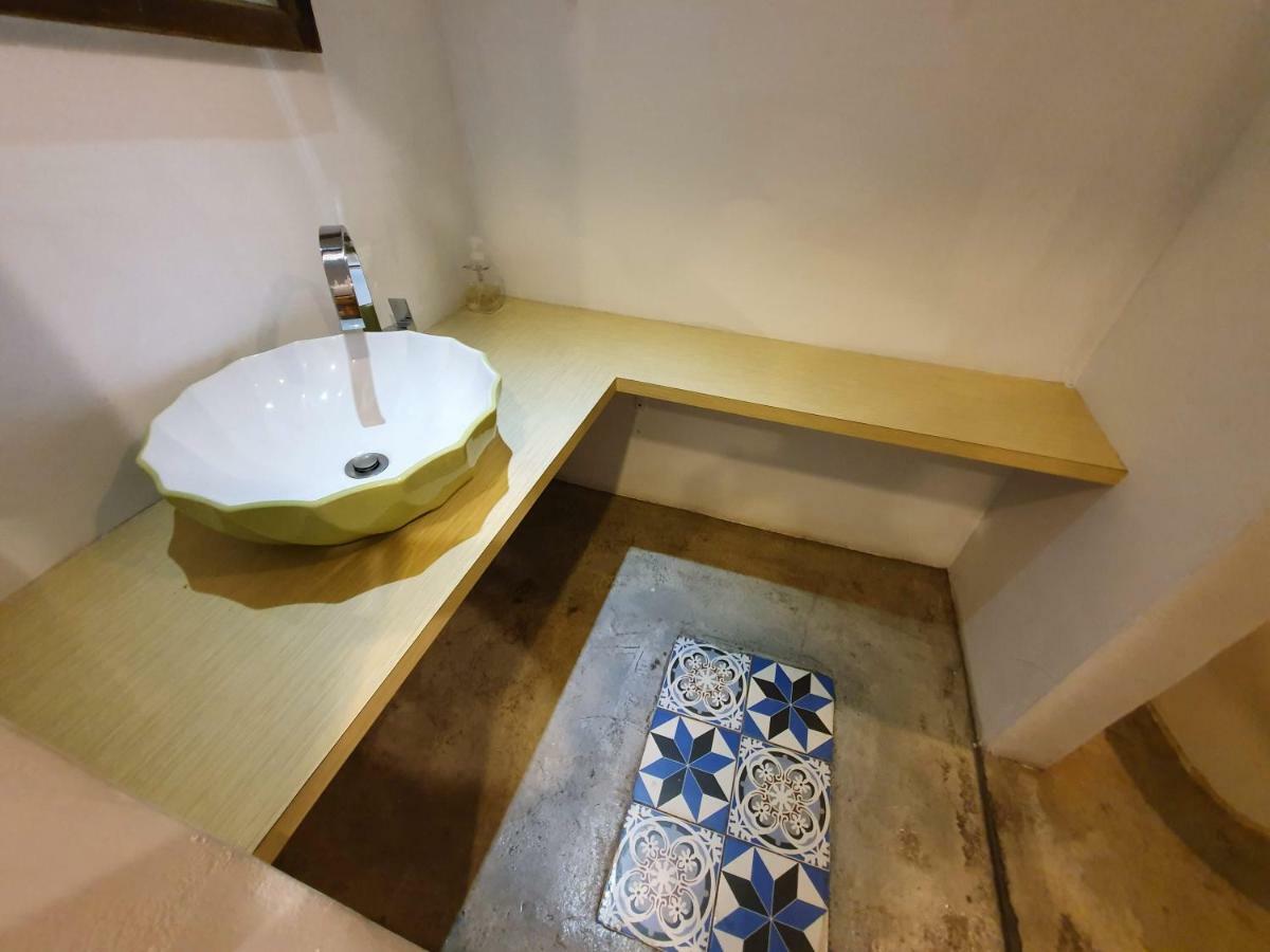 Honey House Tainan Bed & Breakfast ภายนอก รูปภาพ